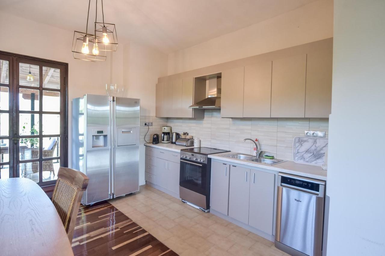 Alexandre Maison Beachfront Gialova Vacation Home المظهر الخارجي الصورة